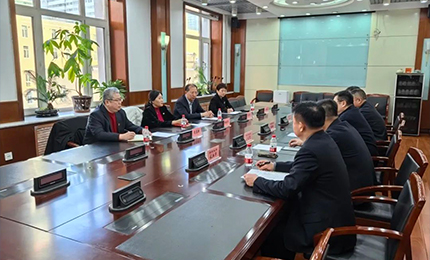 澳门银河赌场官方网址股份董事长胡晓萍、总裁芦传有赴黑龙江省药品监督管理局座谈交流