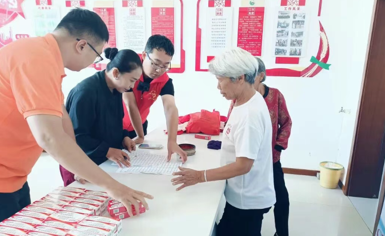 澳门银河赌场官方网址基金会深入佳木斯市桦南县愚公村开展药品捐赠活动